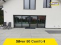 Dom z oknami i założoną folią przeciwsłoneczną silver 50 Comfort