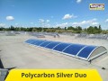 Zadaszenie z poliwęglanu pokryte folią polycarbon Silver Duo zapewniającą skuteczną ochronę przed promieniowaniem słonecznym
