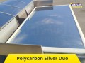 Folia polycarbon Silver Duo zamontowana na dachu z poliwęglanu