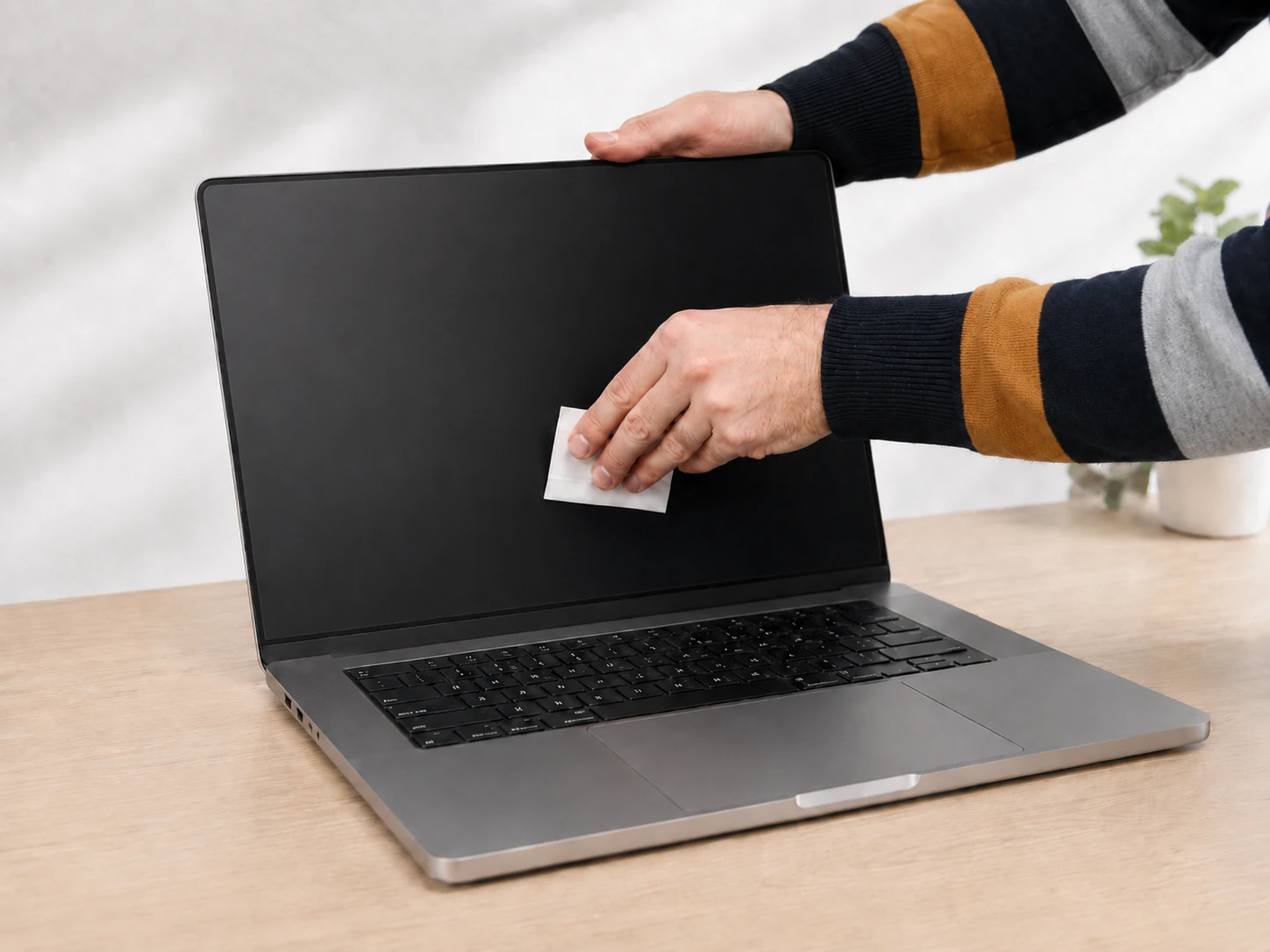 Pressing a privacy filter onto the screen with a felt card